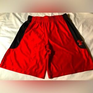MENS UNDER ARMOUR HEATGEAR LOOSE SHORTS SIZE L RED